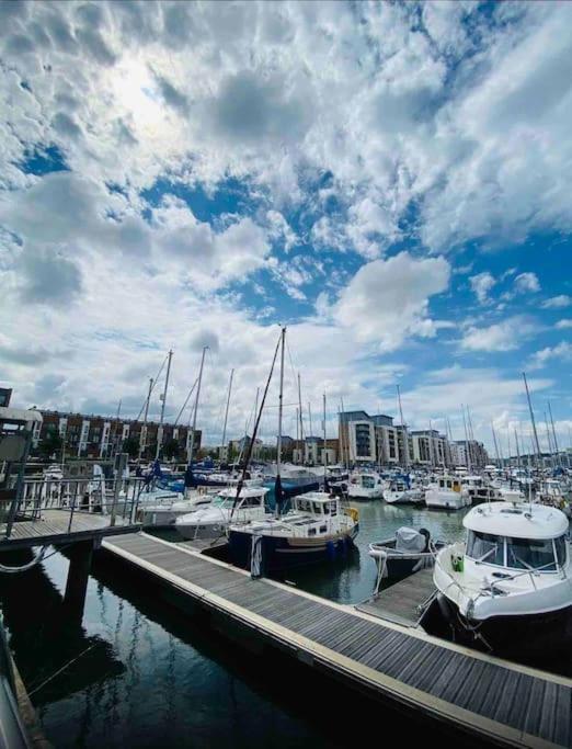 Cosy Apartment At The Marina Portishead Extérieur photo