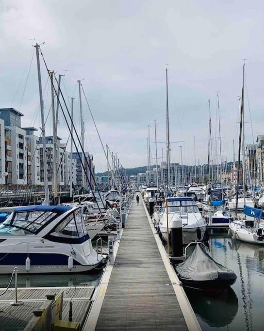 Cosy Apartment At The Marina Portishead Extérieur photo